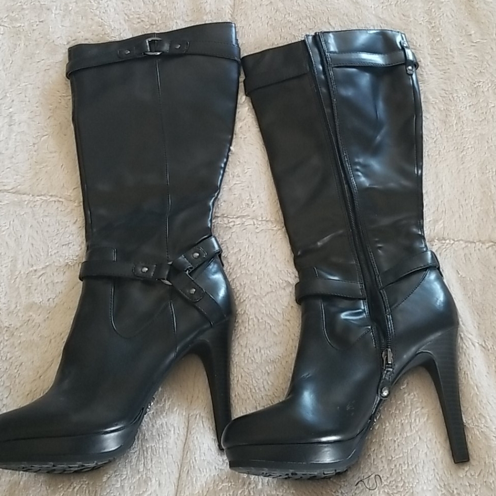 Vera Wang Vickie black faux leather heel boots